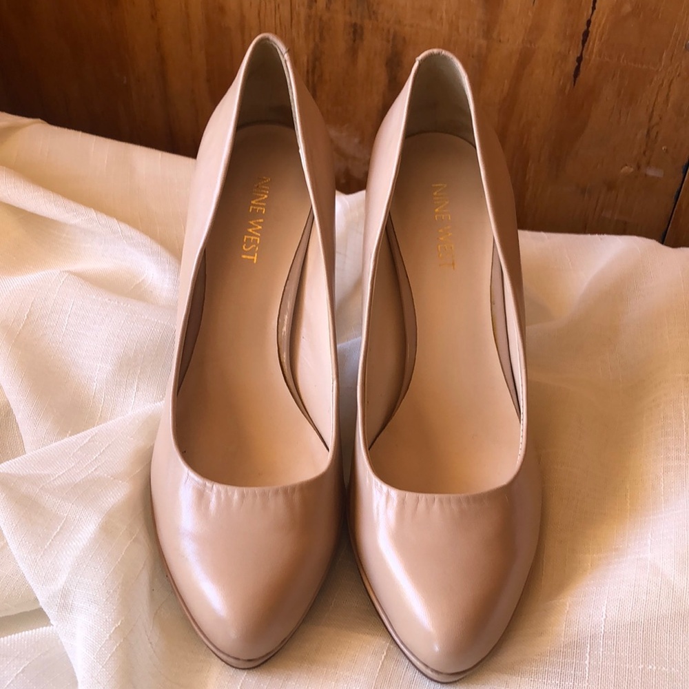 Nude Nine West pumps - Picture 2 of 6